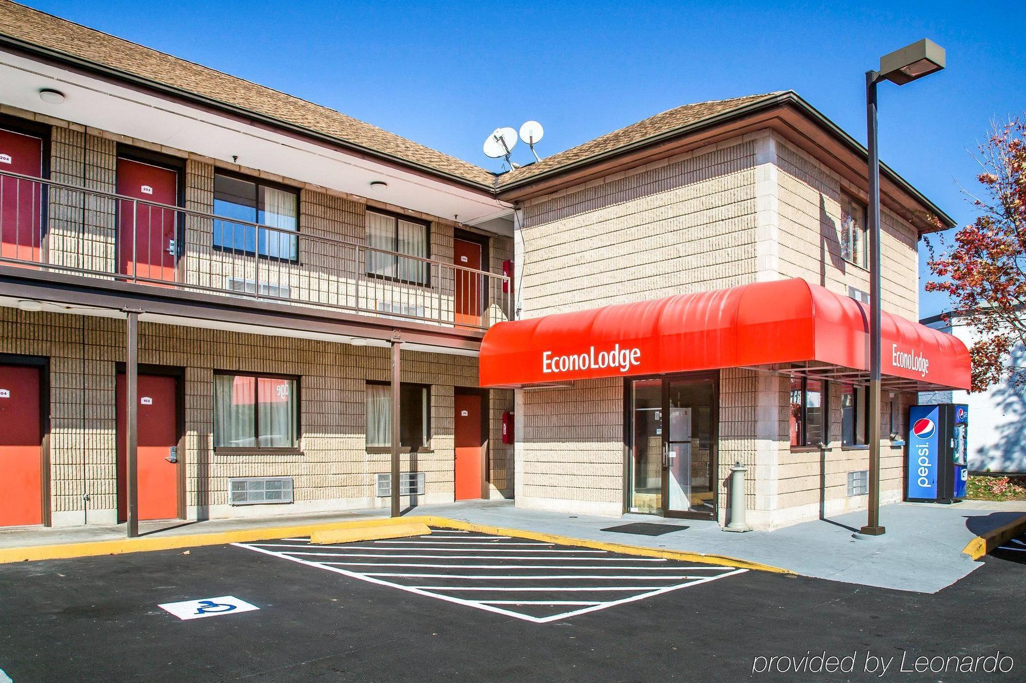 Red Carpet Inn Norwalk Buitenkant foto