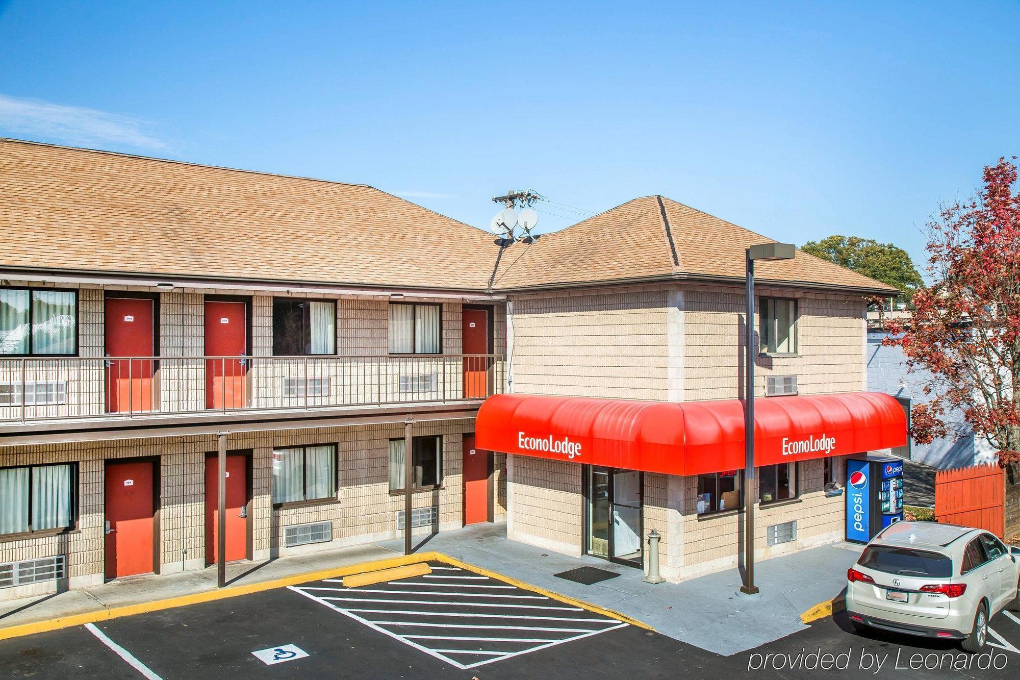 Red Carpet Inn Norwalk Buitenkant foto