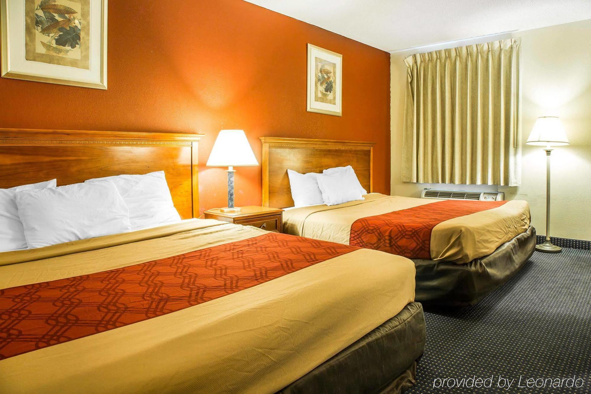 Red Carpet Inn Norwalk Buitenkant foto